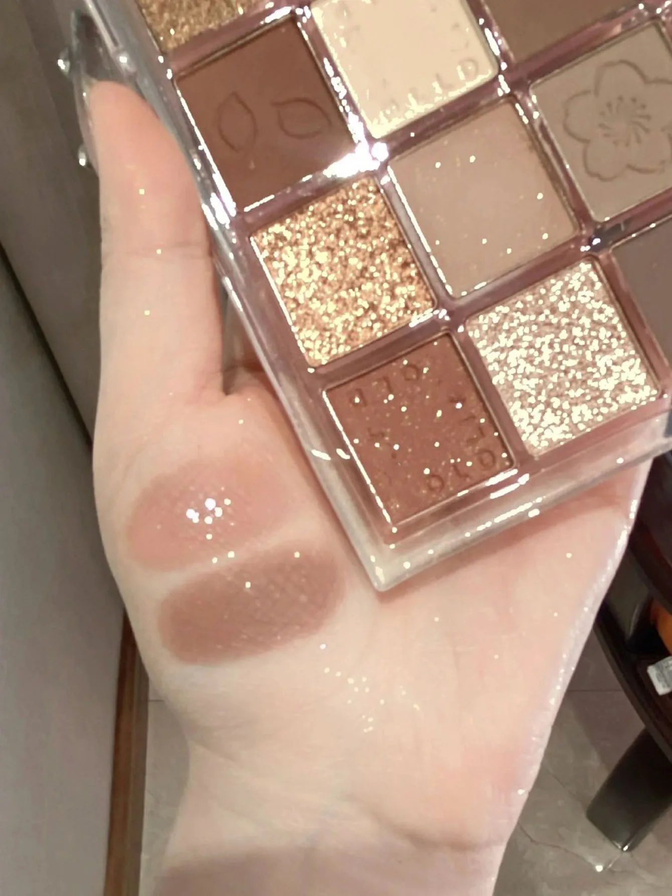 Evening Cherry Dance – 20-färgs ögonskuggspalett