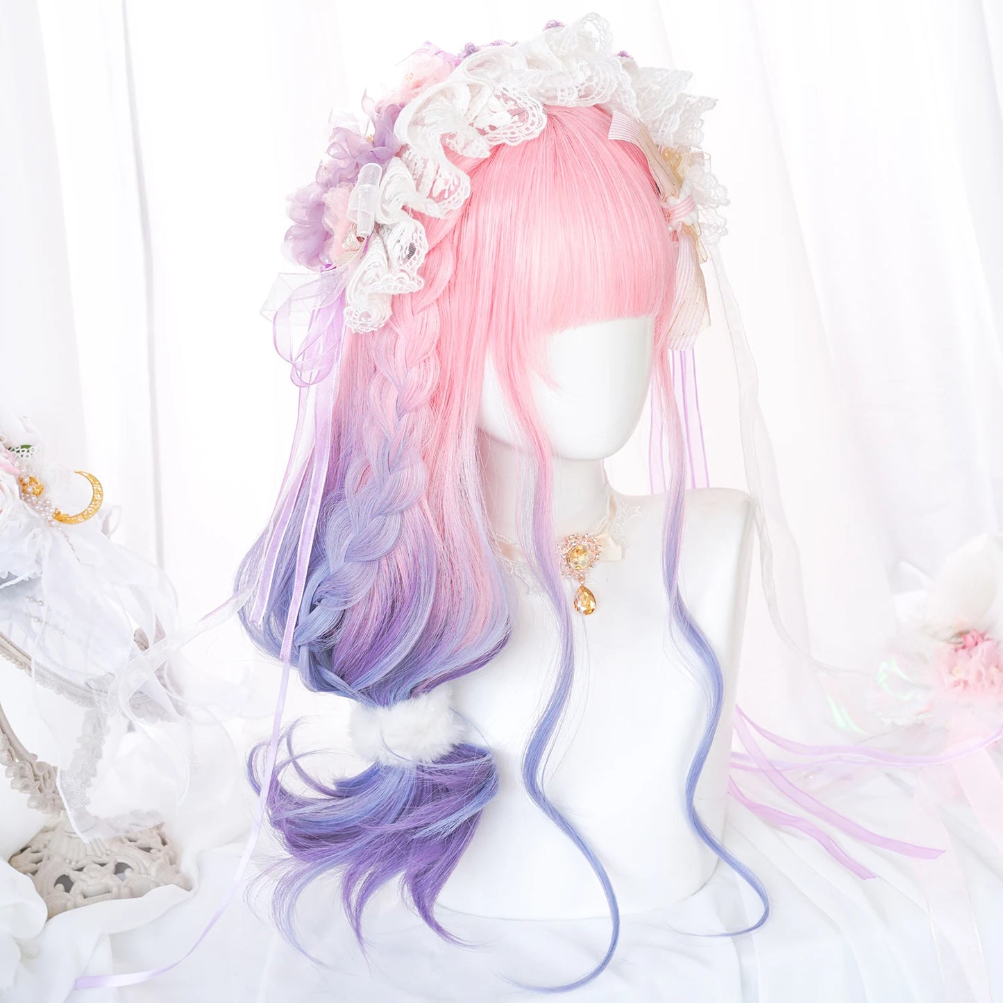 Lolita-peruk 66 cm – lång vågig rosa peruk med blå/lila ombre & lugg