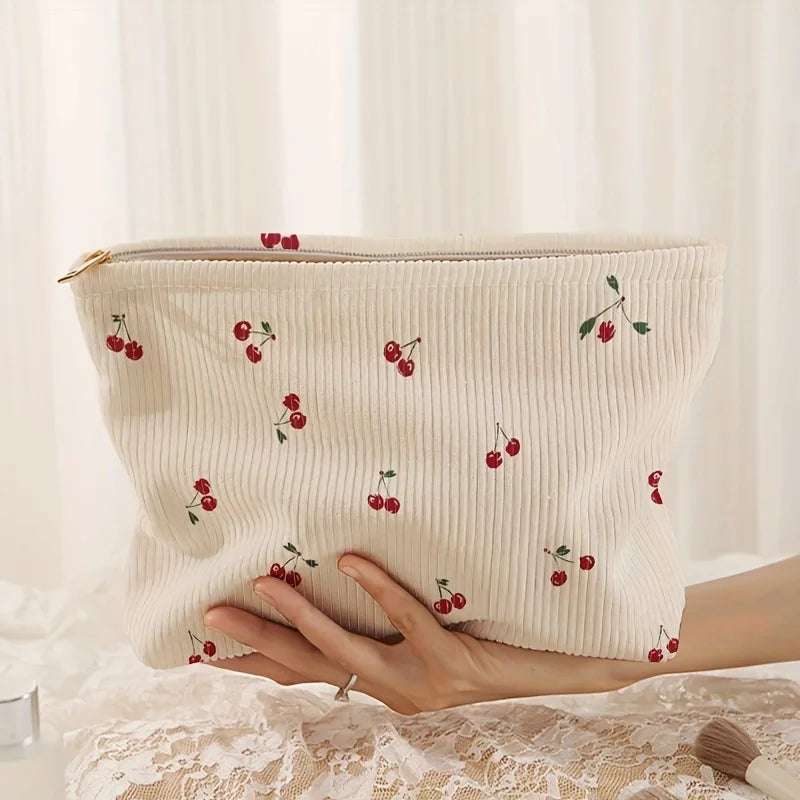 Cherry Makeup Bag – söt necessär i manchester 🍒