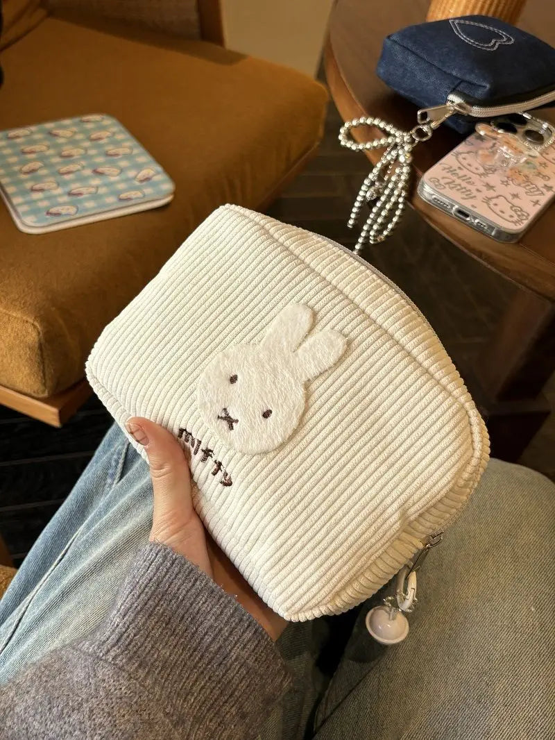 Miffy kanin corduroy-sminkväska – söt och rymlig förvaring