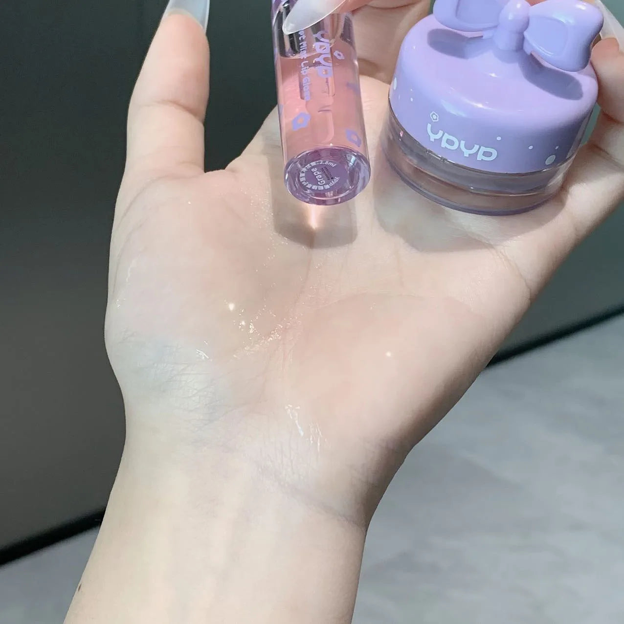 2-delat lip care set – återfuktande lip gloss & lip mask med persikoessens