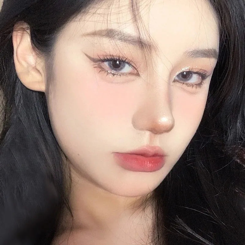 Lying Silkworm-penna – skimrande eyeliner för aegyo sal