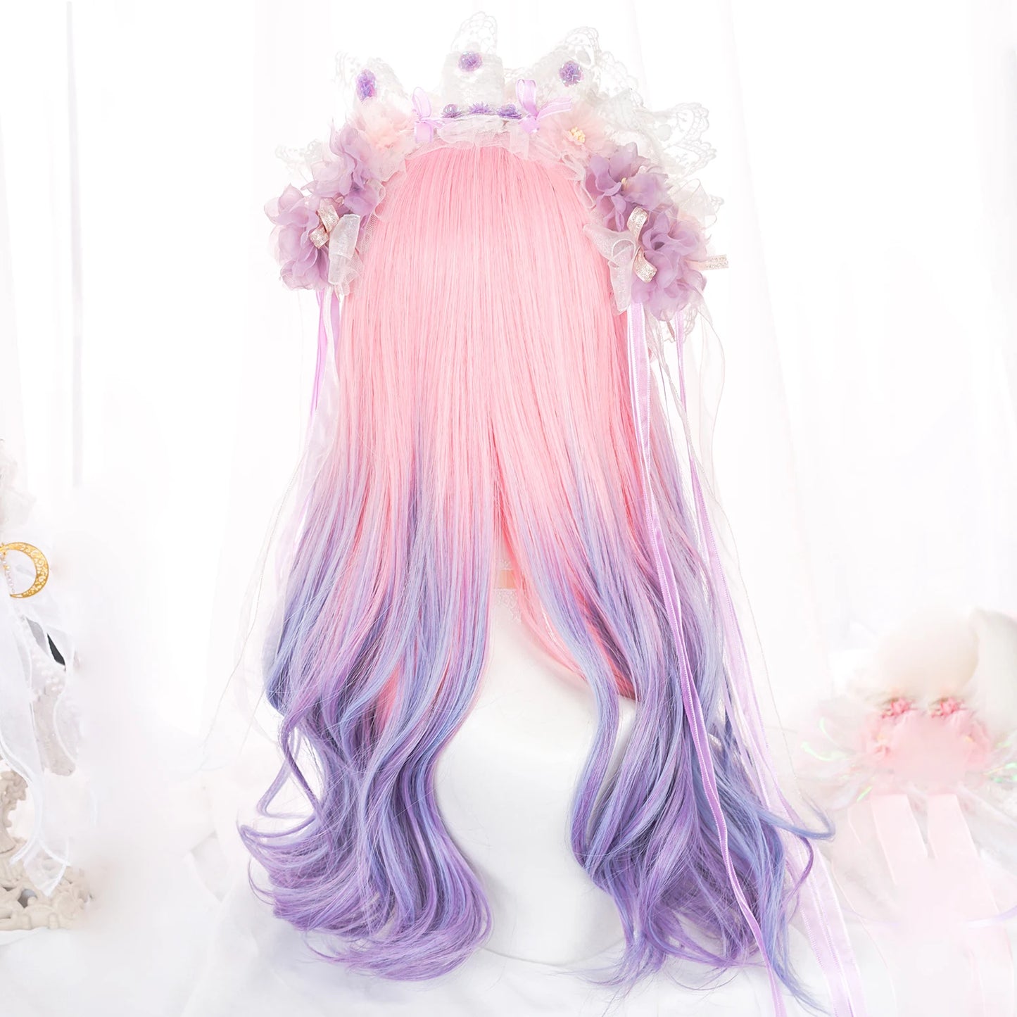 Lolita-peruk 66 cm – lång vågig rosa peruk med blå/lila ombre & lugg