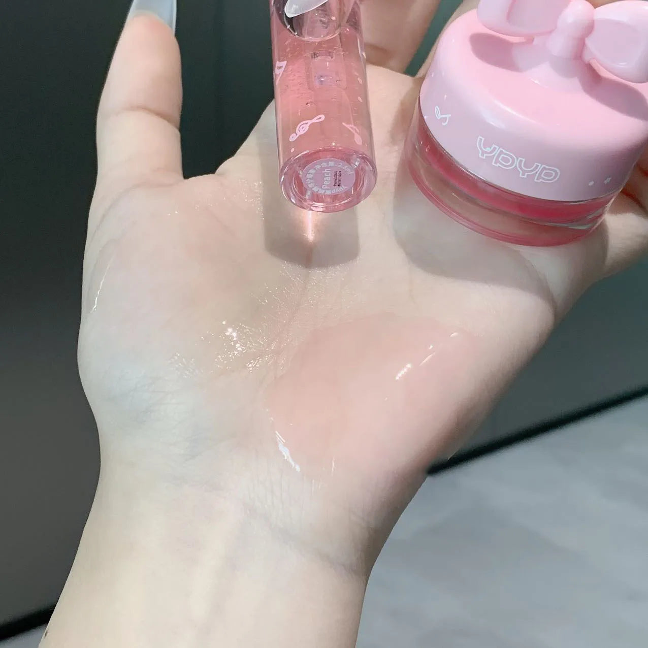 2-delat lip care set – återfuktande lip gloss & lip mask med persikoessens