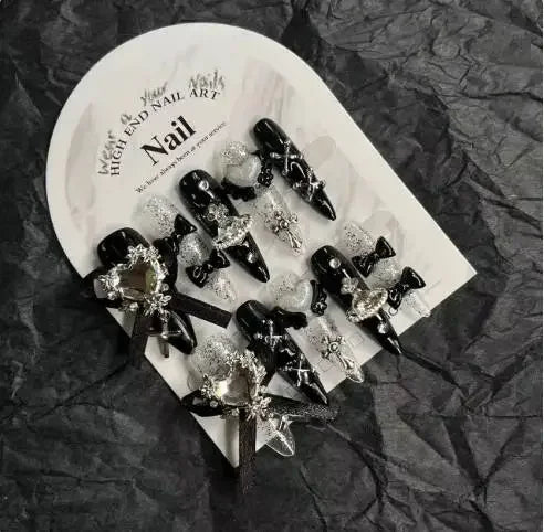 Handgjorda press-on naglar – rosa med svarta rosetter, återanvändbara